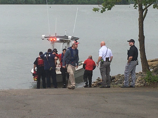 Mỹ: Máy bay lao xuống hồ, 7 người nghi thiệt mạng-4