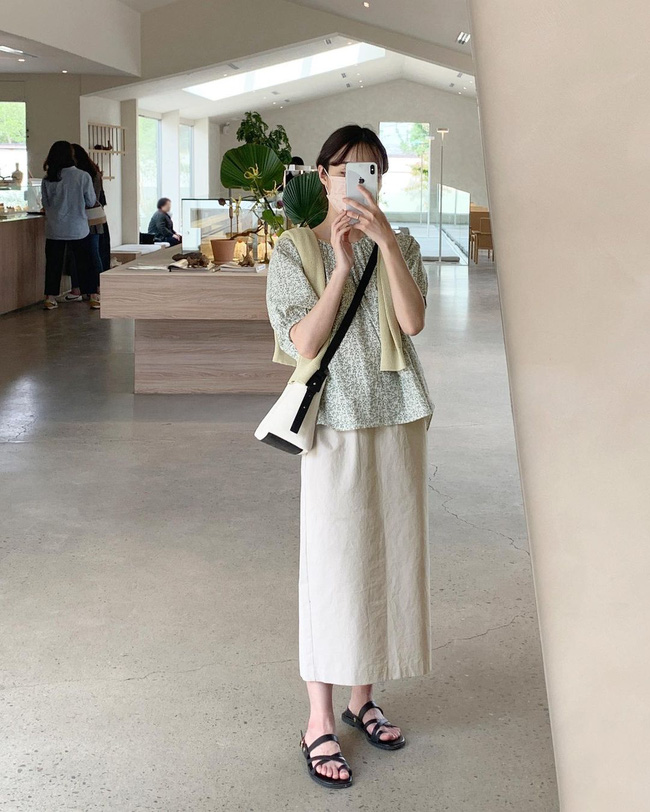 Diện chân váy dài đẹp xinh hết cỡ nhờ áp dụng 12 cách mix của gái Hàn-4