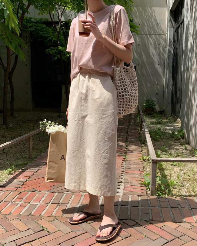 Diện chân váy dài đẹp xinh hết cỡ nhờ áp dụng 12 cách mix của gái Hàn-5