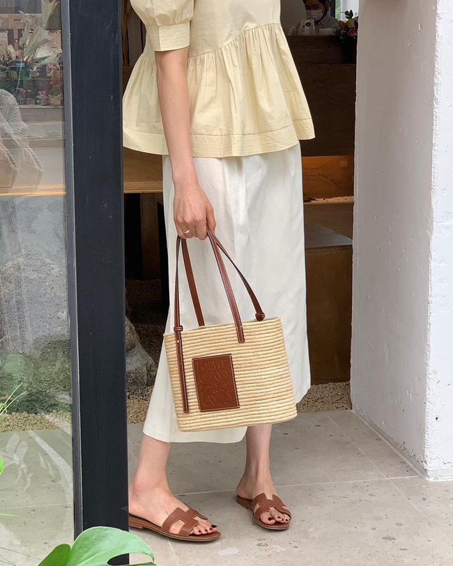 Diện chân váy dài đẹp xinh hết cỡ nhờ áp dụng 12 cách mix của gái Hàn-8