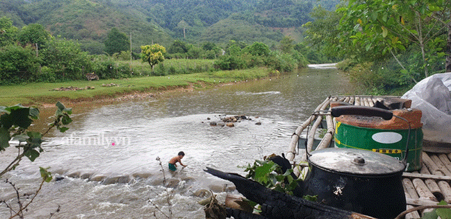 Vợ chồng cô giáo mầm non bán hết nhà cửa, cho 2 con nhỏ đi phượt bằng xe đạp: Cuộc đời này, đừng bó buộc tụi trẻ trên ghế nhà trường-9