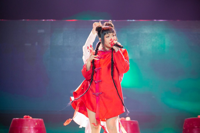 Từ chuyện con gái diva Mỹ Linh gây tranh cãi khi phát biểu nửa Việt nửa Anh trên sóng truyền hình: Là thói quen hay cố thể hiện cá tính?-1