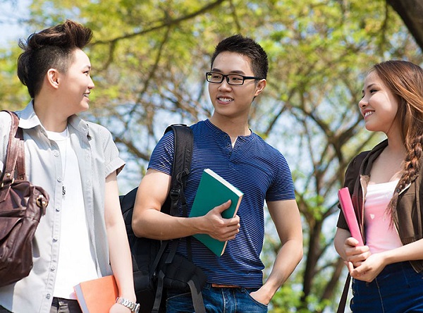 Từ chuyện con gái diva Mỹ Linh gây tranh cãi khi phát biểu nửa Việt nửa Anh trên sóng truyền hình: Là thói quen hay cố thể hiện cá tính?-2