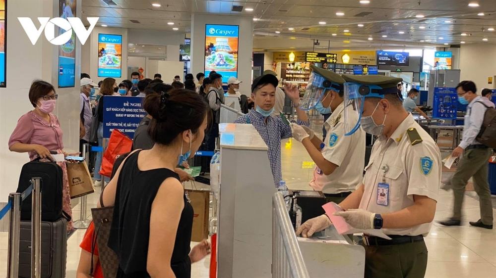 Hỏa tốc yêu cầu dừng nhập cảnh hành khách tại sân bay Nội Bài-1