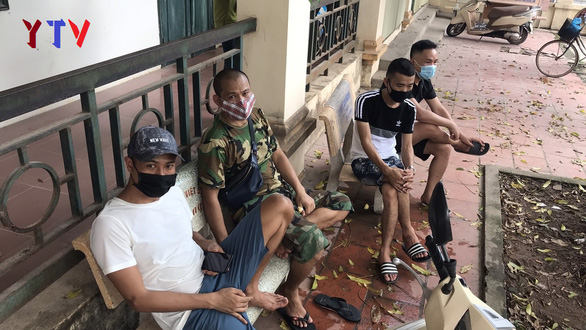 Khởi tố thanh niên vượt chốt phòng dịch ăn nhậu, đấm người thi hành công vụ-1