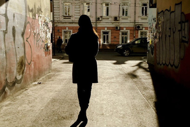 Quen bạn trai qua mạng rồi dọn đến ở chung, cô gái đau đớn nhận kết quả xét nghiệm nhiễm HIV cùng kết cục phũ phàng day dứt cả đời-1