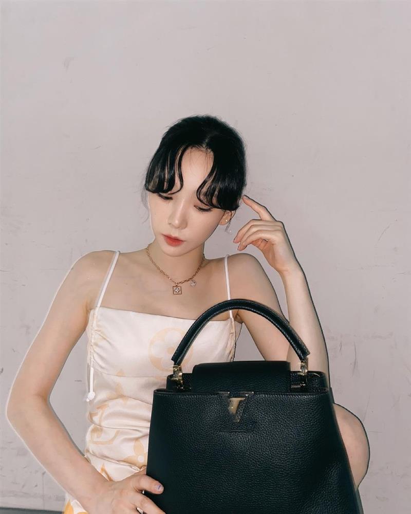 5 kiểu tóc búi gọn mát của sao Hàn, ngày nóng áp dụng là bùng nổ visual luôn!-9