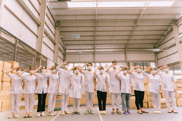 Nam sinh 20 tuổi ngất xỉu khi lấy mẫu xét nghiệm trong thời tiết 40 độ ở Bắc Giang: Mình ngồi xuống định nghỉ một lúc thì sau đó không biết gì nữa...-2