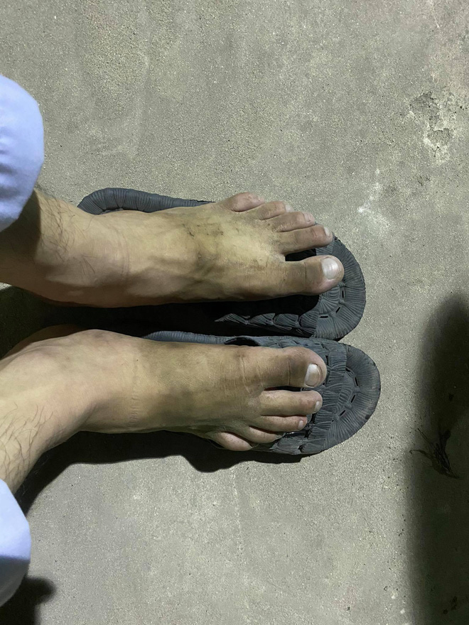 Nam sinh 20 tuổi ngất xỉu khi lấy mẫu xét nghiệm trong thời tiết 40 độ ở Bắc Giang: Mình ngồi xuống định nghỉ một lúc thì sau đó không biết gì nữa...-6