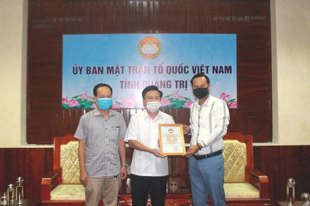 Netizen tranh cãi gay gắt về 1 tỷ từ thiện phía NS Hoài Linh trao cho Quảng Trị: Bên ủng hộ, bên mỉa mai từ thiện trả góp-1