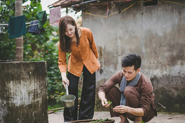 Gái lớn lấy chồng giàu, gái nhỏ lấy chồng nghèo, một năm sau hai con gái cùng về thăm nhà, người mẹ chết lặng-2