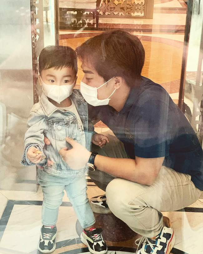 Cậu ấm miền Tây nhà Hòa Minzy: Lộ diện đúng ngày sinh nhật mẹ, so với ảnh bố hồi bé ai cũng trầm trồ vì 1 điều-4