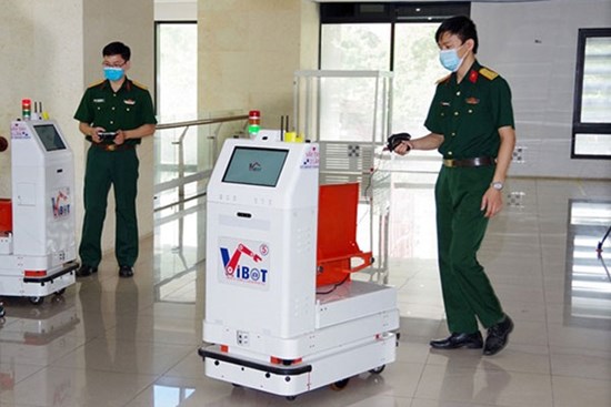 Đưa robot hỗ trợ phòng, chống Covid-19 về tâm dịch