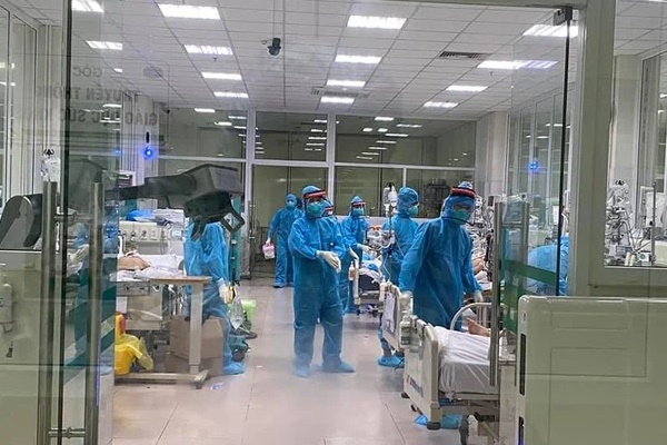 Nam sinh 22 tuổi mắc Covid-19 tiên lượng nguy kịch-1