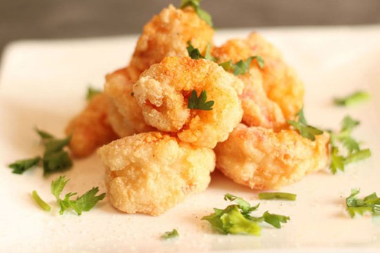 Cách làm tôm chiên giòn phủ muối tiêu cực dễ, ăn rất hao cơm, ai cũng thích