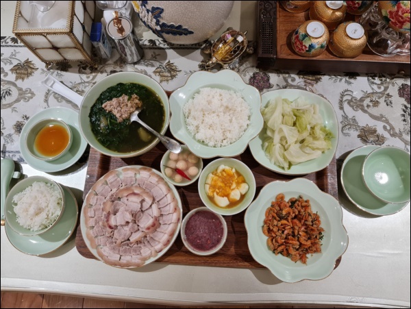 Siêu mẫu Vũ Thu Phương đảm đang nấu ăn ngày dịch, toàn món ngon đậm đà vị Bắc cực hao cơm-4