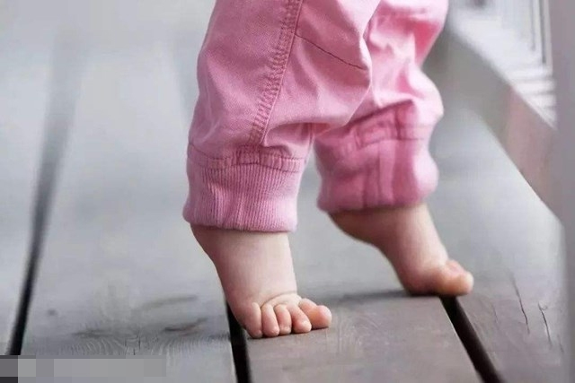 Hành vi kỳ lạ của em bé 3 tuổi là tật xấu trong mắt mẹ nhưng chỉ số IQ cao ngất ngưởng trong mắt bác sĩ-3