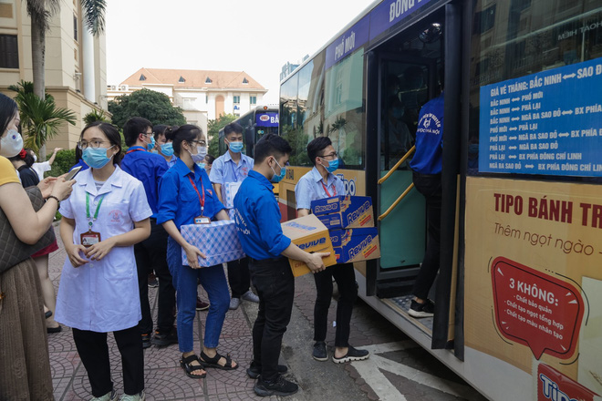 Sinh viên các trường Y dược tiếp tục thần tốc lên đường hỗ trợ Bắc Ninh, Bắc Giang chống dịch-10