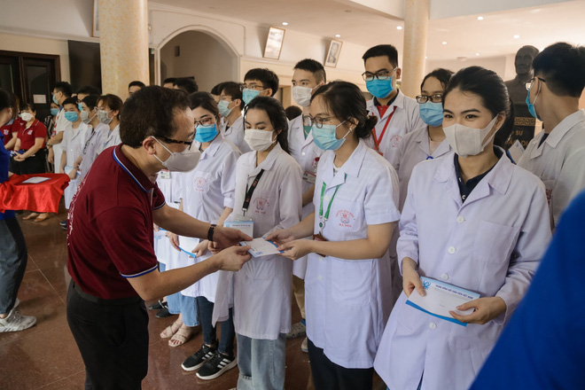 Sinh viên các trường Y dược tiếp tục thần tốc lên đường hỗ trợ Bắc Ninh, Bắc Giang chống dịch-4