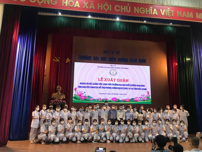 Sinh viên các trường Y dược tiếp tục thần tốc lên đường hỗ trợ Bắc Ninh, Bắc Giang chống dịch-27