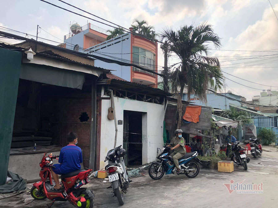 Cháy nhà ở TP.HCM, người vợ tử vong, chồng cùng con trai nhập viện-2