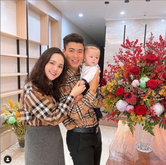 Cầu thủ Duy Mạnh tranh thủ đi mua đồ cho con trai tại Dubai-4