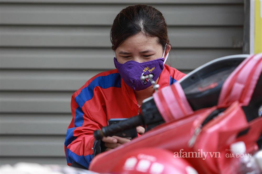 Chuyện những người phụ nữ làm việc đàn ông trên đường phố Hà Nội-3