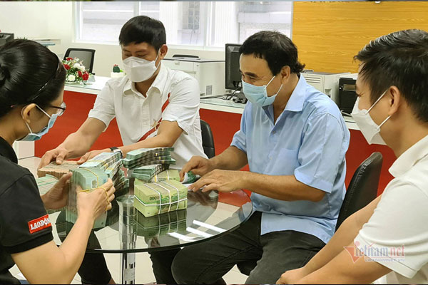 MC Quyền Linh tự tung ảnh dìm hàng chính mình, trái ngược giữa lên sóng và đời thường khiến bà xã Dạ Thảo phản ứng liền-7