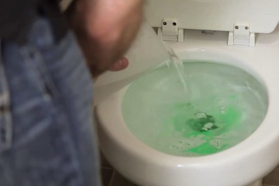 Nhà vệ sinh bị tắc phải làm sao? Với 8 cách sau đây sẽ giúp bạn giải quyết vấn đề một cách triệt để, hiệu quả như một người thợ chuyên nghiệp