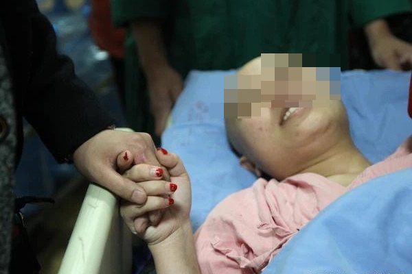 Nữ giáo viên 29 tuổi qua đời vì ung thư gan, bác sĩ nói: Tiếc là đã duy trì 2 thói quen này quá lâu-1