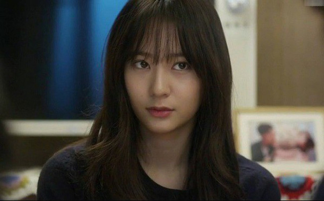 Sau bữa giỗ ở quê, chồng thẫn thờ ngồi xuống ghế rồi bảo tôi: Anh hối hận vì đã lấy em làm vợ-1