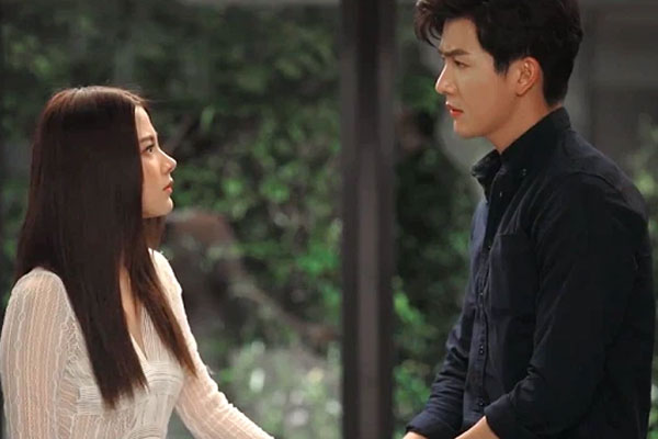 Chồng tan làm đi nhậu với bạn, ngang qua công ty vợ và&nbsp;chứng kiến cảnh tượng khiến anh ta loạng choạng suýt ngã-1