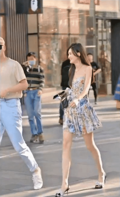 Street style Châu Á: Nhiều chị em lên đồ đẹp đỉnh nhưng cũng có những pha diện váy thật sự khó cảm-14