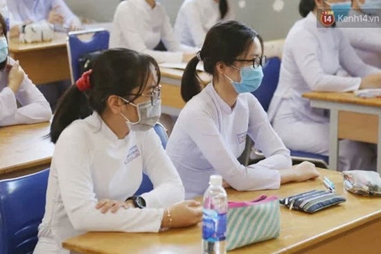 Thi lớp 10 ở Hà Nội: Không bật điều hoà, cha mẹ không được tập trung ở cổng trường