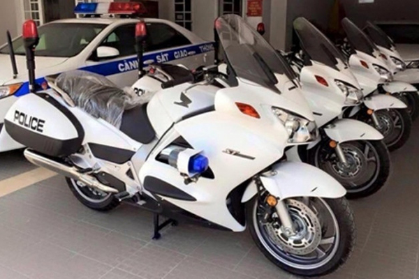 Hai người đàn ông giở trò mờ ám lúc nửa đêm khiến dân tình phẫn nộ-1