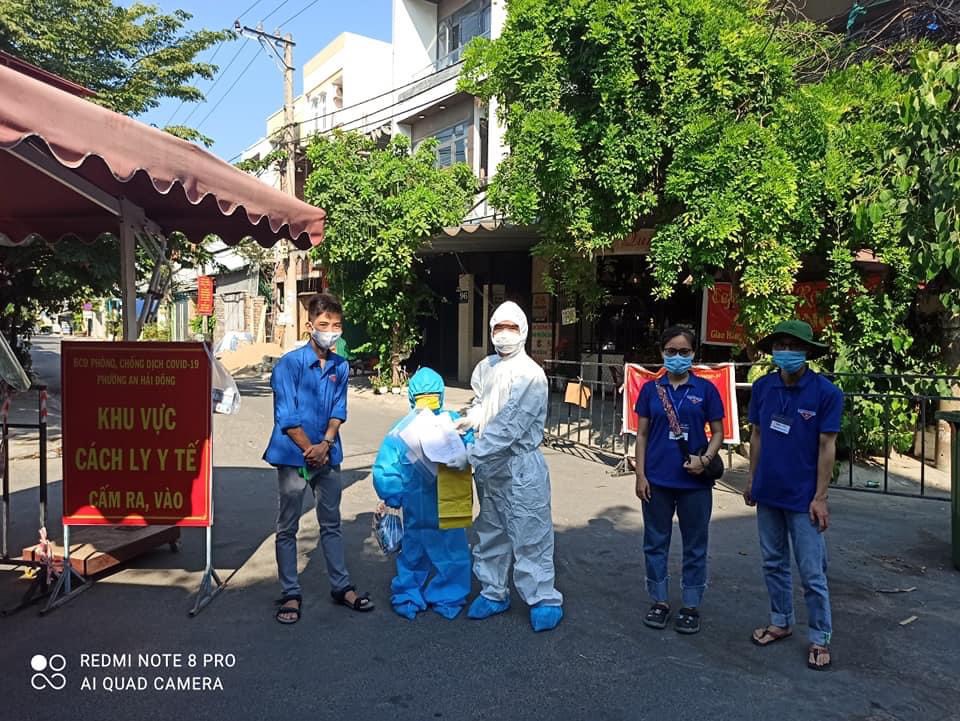 Bé trai 7 tuổi đánh bại COVID-19 bằng hành trình độc mã đầy dũng cảm từ lúc đi cách ly cho tới khi về nhà khiến người lớn cũng phải cảm phục-1