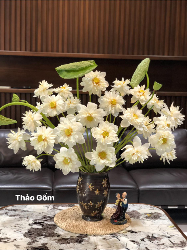 Dân mạng choáng váng với bình hoa sen kích thước khổng lồ bằng cả chiếc đàn piano, đến khi hoa nở mới thực sự choáng ngợp-10