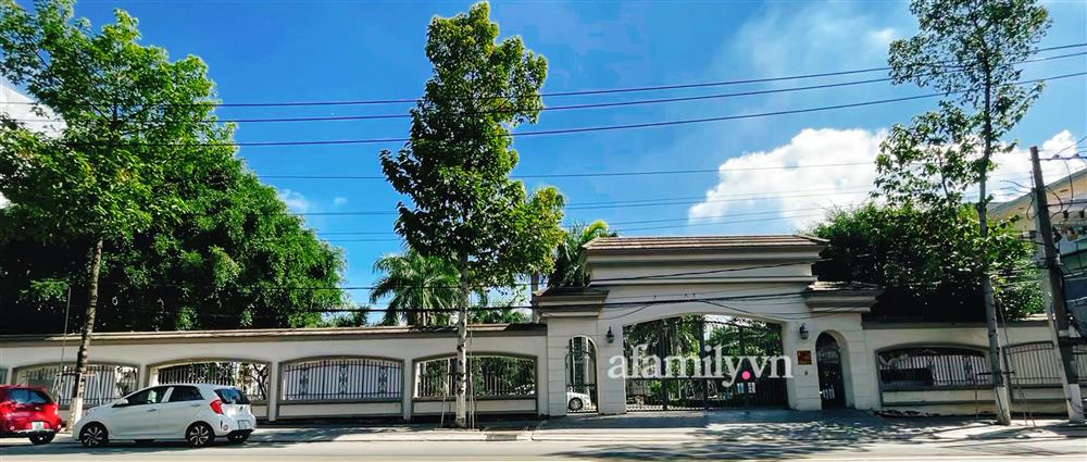 Biệt thự xa hoa của vợ chồng bà Phương Hằng ở Bình Dương, bảo vệ nghiêm ngặt 24/24, dàn xế hộp hạng sang ra vào liên tục-2