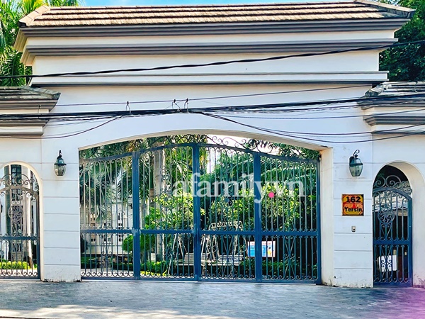 Biệt thự xa hoa của vợ chồng bà Phương Hằng ở Bình Dương, bảo vệ nghiêm ngặt 24/24, dàn xế hộp hạng sang ra vào liên tục-5