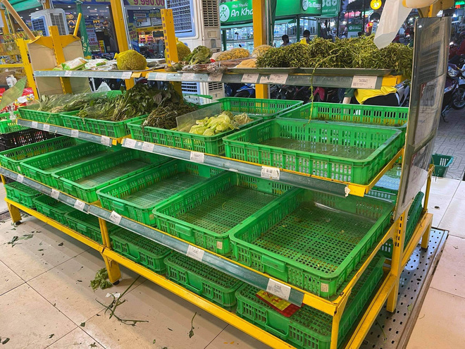 Từ tâm dịch Gò Vấp: Phóng viên bật khóc khi cổ họng đau rát, phía trước là F1 bên kia là F2...-5