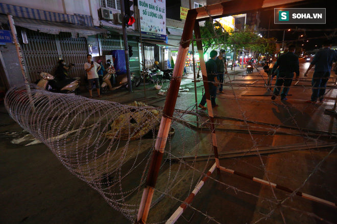 Từ tâm dịch Gò Vấp: Phóng viên bật khóc khi cổ họng đau rát, phía trước là F1 bên kia là F2...-7