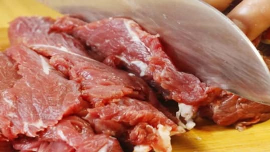 Làm gì nếu càng chiên thịt nạc càng cứng? Đầu bếp dạy bạn một mẹo nhỏ, thịt mềm và không bị hôi, ngược lại rất thơm-3