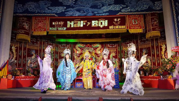 Nhà thờ hơn 100 tỷ của Hoài Linh hàng năm tổ chức lễ Giỗ Tổ sân khấu quy tụ hàng trăm nghệ sĩ, nuôi động thực vật quý hiếm-6