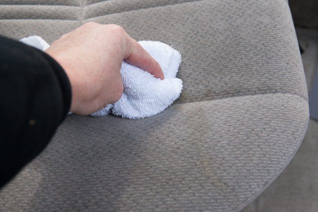 Chăm sóc nội thất bọc vải không khó, với một thủ thuật đơn giản mọi vết bẩn đều bốc hơi nhanh chóng-1