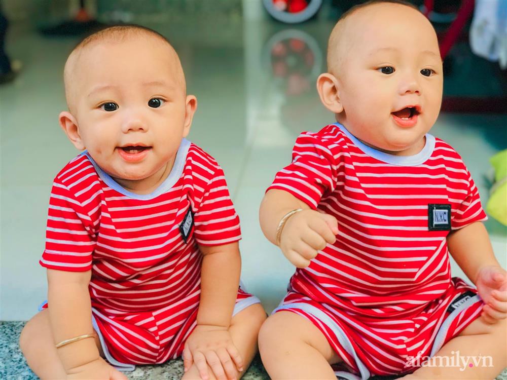 Nhờ chồng trông con để ra ngoài, mẹ trẻ quay về thấy 2 bé khóc ầm ĩ ở cửa, nhìn vào trong nhà thì hạn hán lời-7