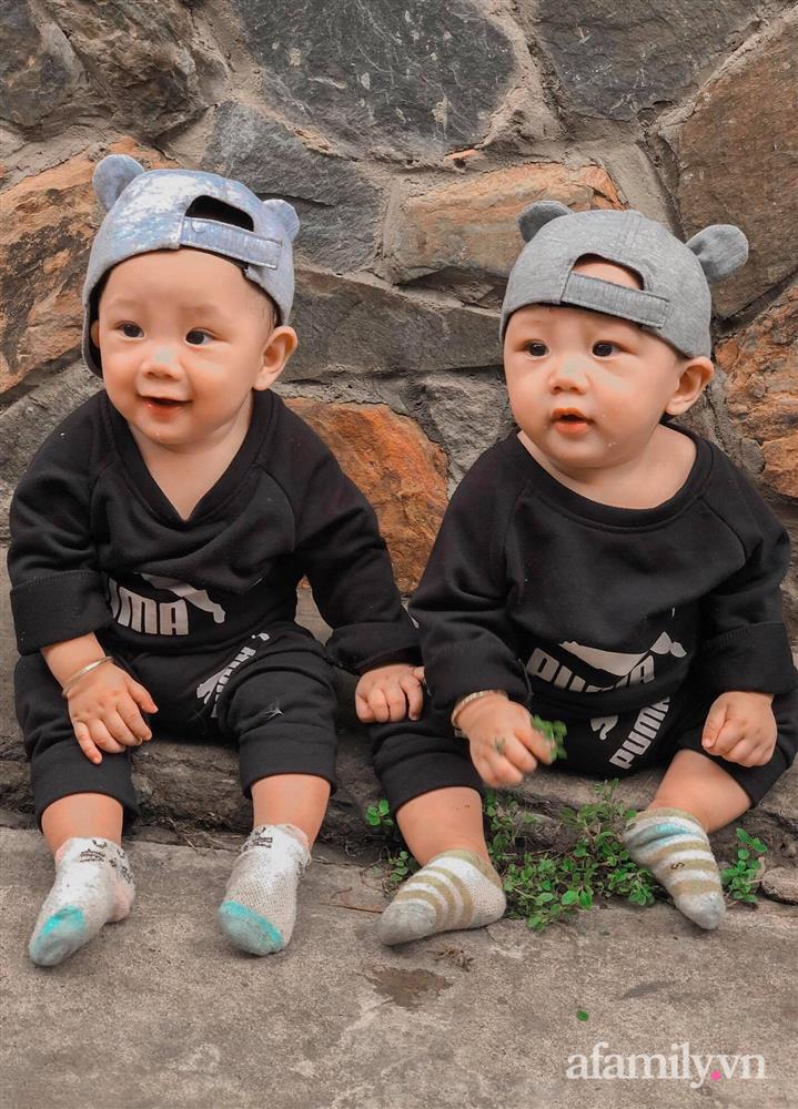 Nhờ chồng trông con để ra ngoài, mẹ trẻ quay về thấy 2 bé khóc ầm ĩ ở cửa, nhìn vào trong nhà thì hạn hán lời-8