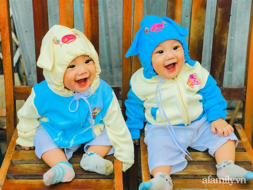 Nhờ chồng trông con để ra ngoài, mẹ trẻ quay về thấy 2 bé khóc ầm ĩ ở cửa, nhìn vào trong nhà thì hạn hán lời-9