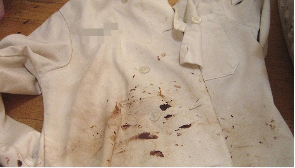 Đổ lon coca vào quần áo bẩn ai cũng nghĩ lãng phí, kết quả mang lại thật bất ngờ-1