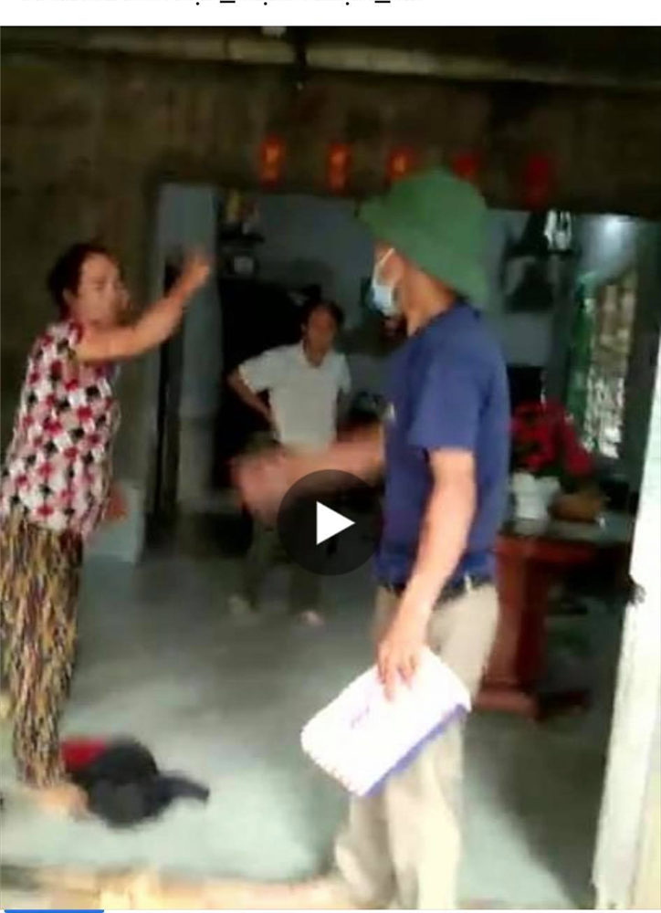 Trưởng thôn bị cặp vợ chồng hành hung khi đi tuyên truyền chống dịch Covid-19-1