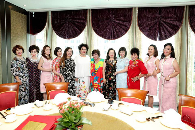 Loạt ảnh đời thường vi vu khắp các nước của bà Lê Thị Giàu - nữ chủ tịch kiện bà Phương Hằng bồi thường 1.000 tỷ đồng-1